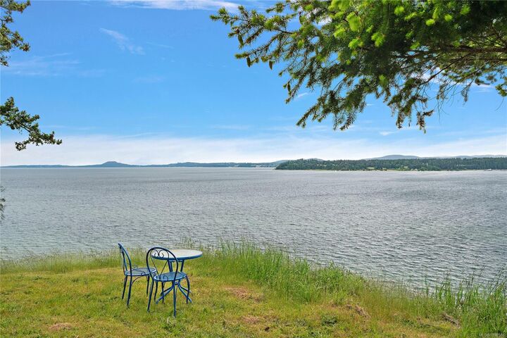 Property Photo:  125 Mapleleaf Lane  ON L1L 1L1 