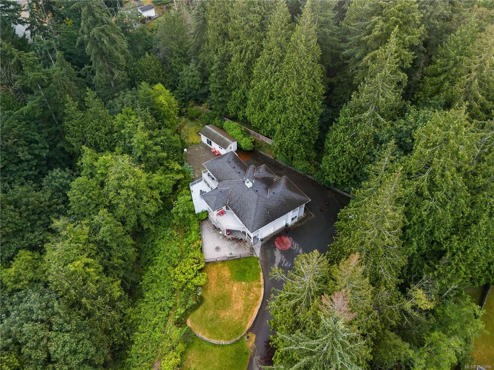 Property Photo:  5650 Alder Way  BC V9T 5N4 