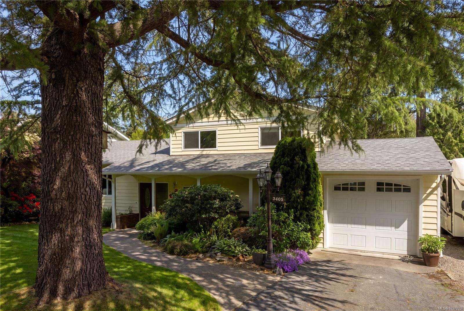 Property Photo:  3405 Rolston Cres  BC V8Z 4P2 