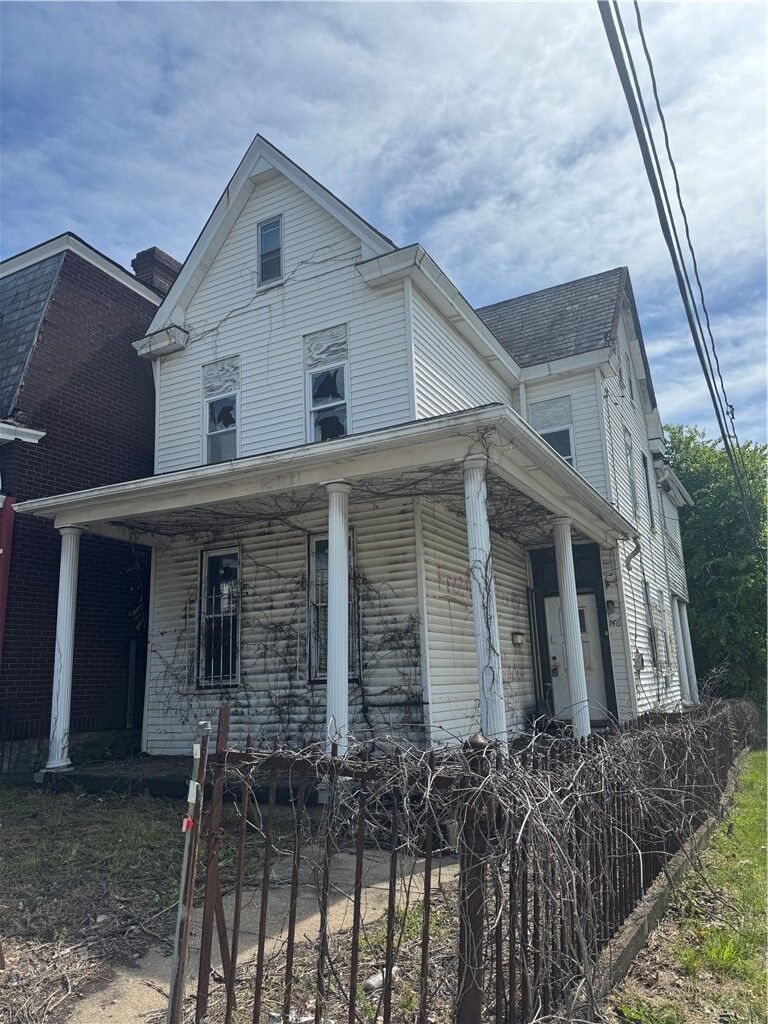 Property Photo:  146 Auburn St  PA 15206 