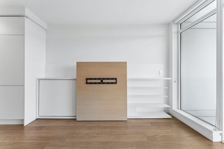 Property Photo: 525 Foster Avenue 1808 BC V3J 0H6