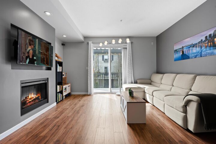 Property Photo:  2495 Davies Avenue 6  BC V3C 0B2 