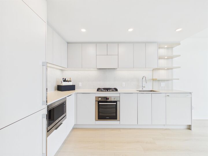 Property Photo:  311 Alderson Avenue 1604  BC V3K 0K3 