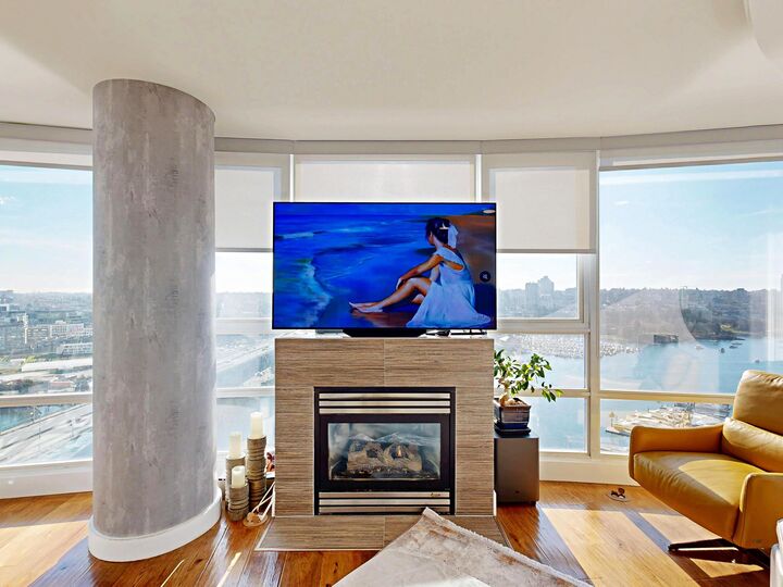Property Photo:  1033 Marinaside Crescent 2706  BC V6Z 3A3 