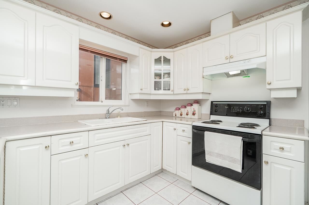 Property Photo: 726 E 56th Avenue BC V5X 1R9