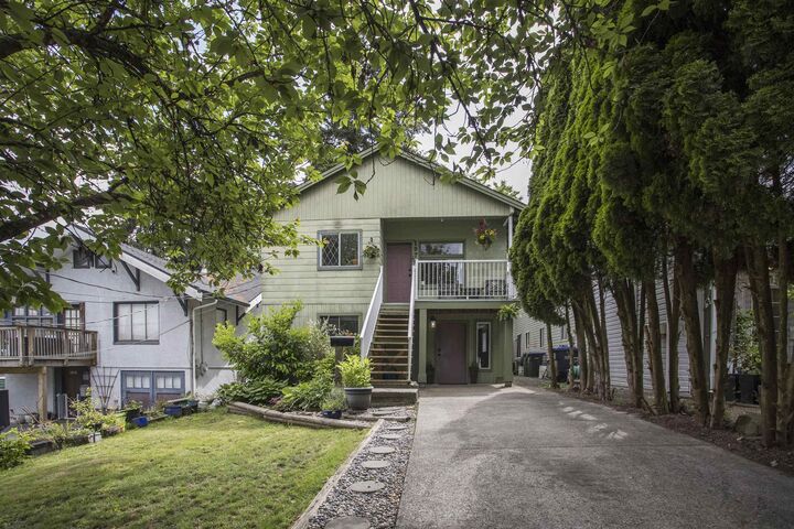 Photo de la propriété:  1976 Warwick Avenue  BC V3C 1L6 