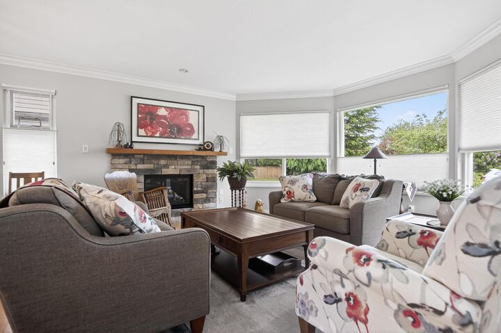 Property Photo:  16457 10A Avenue  BC V4A 8R2 