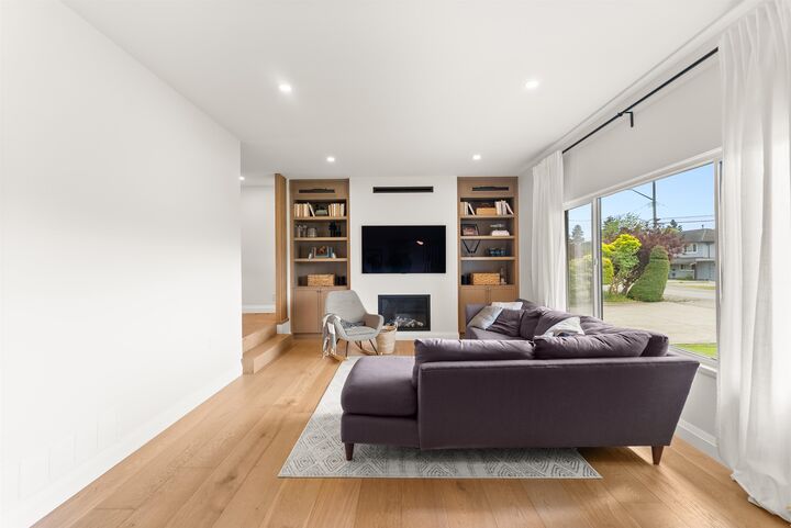 Property Photo:  4894 58 Street  BC V4K 3H5 
