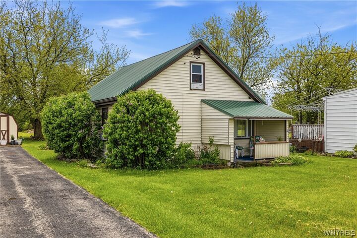 Property Photo:  6129 Lockport Road  NY 14305 