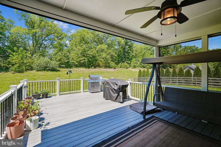 Property Photo:  23847 Grayhaven Place  VA 20105 
