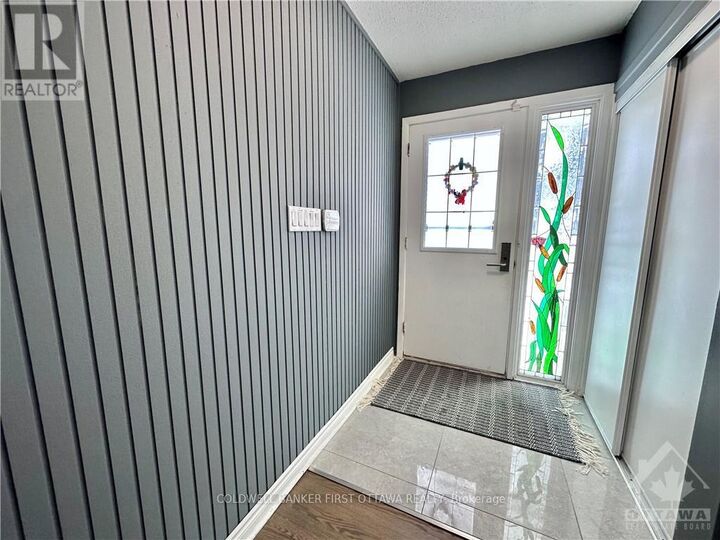Property Photo:  33 Wallford Way  ON K2E 6B1 