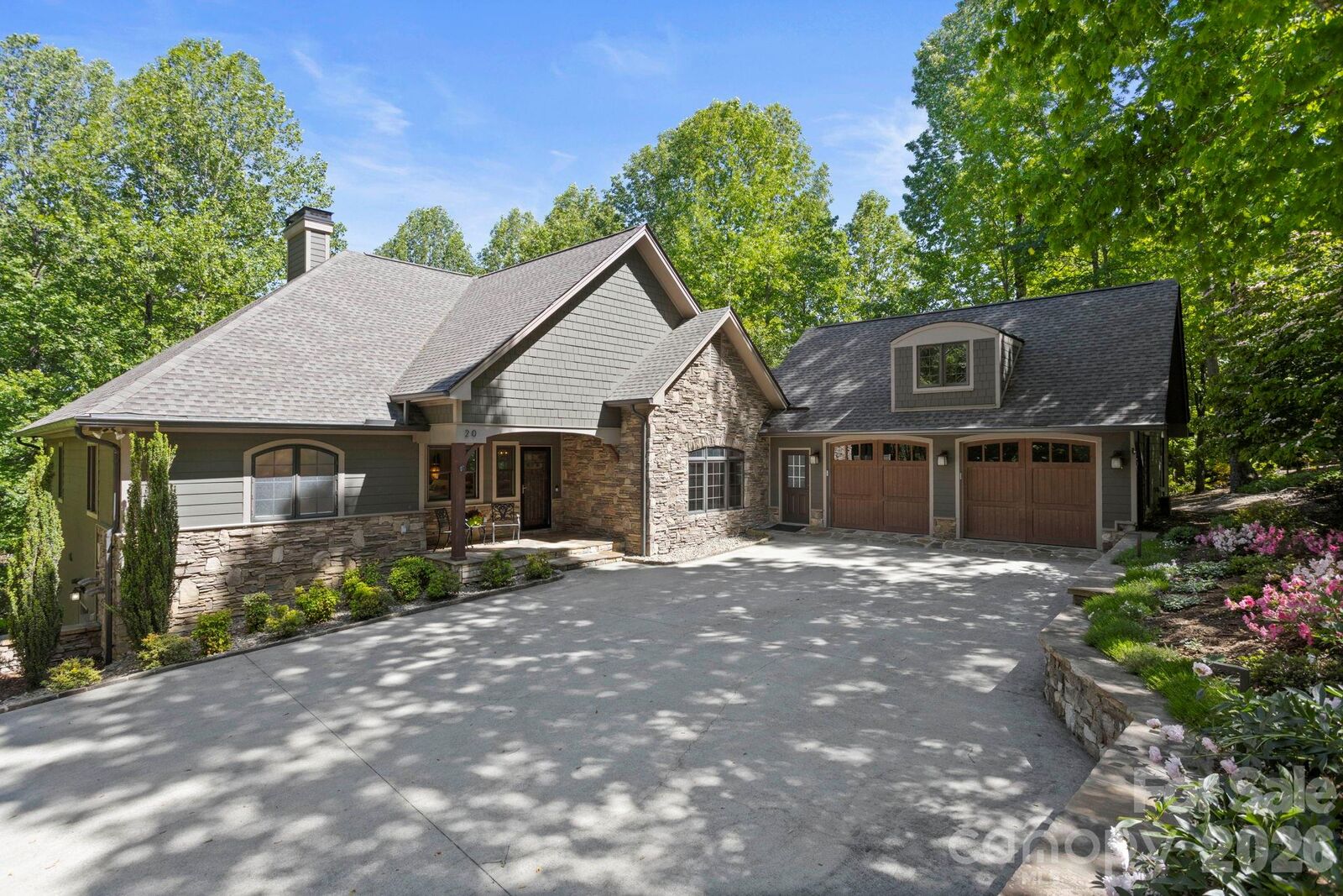 Property Photo: 20 Fernridge Court NC 28731