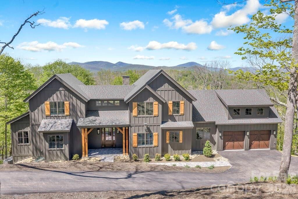 Property Photo: 536 Boone Ridge Lane NC 28607