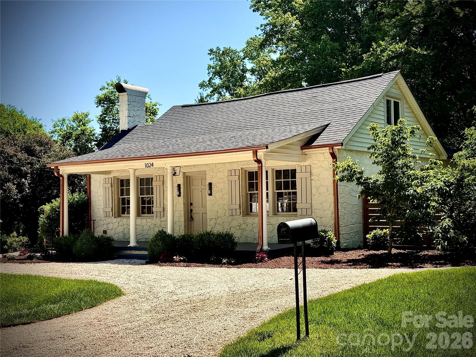 Property Photo:  1024 Rockway Drive  NC 28205 