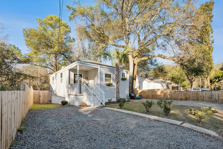 Property Photo:  2384 Cambridge Avenue  SC 29405 
