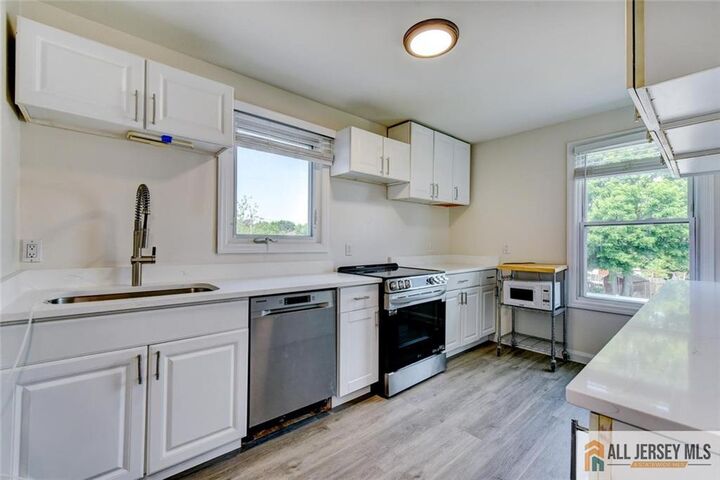 Property Photo:  37 East Somerset Street 2  NJ 08869 