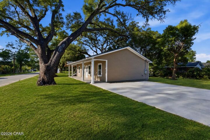 Property Photo:  2201 E 6th Street  FL 32401 