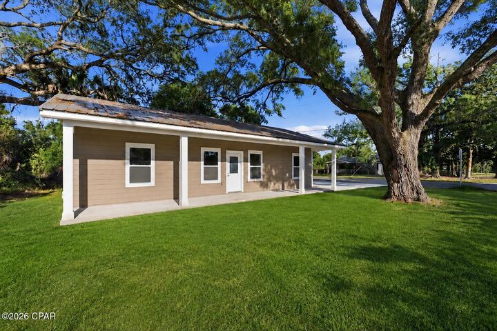 Property Photo:  2201 E 6th Street  FL 32401 