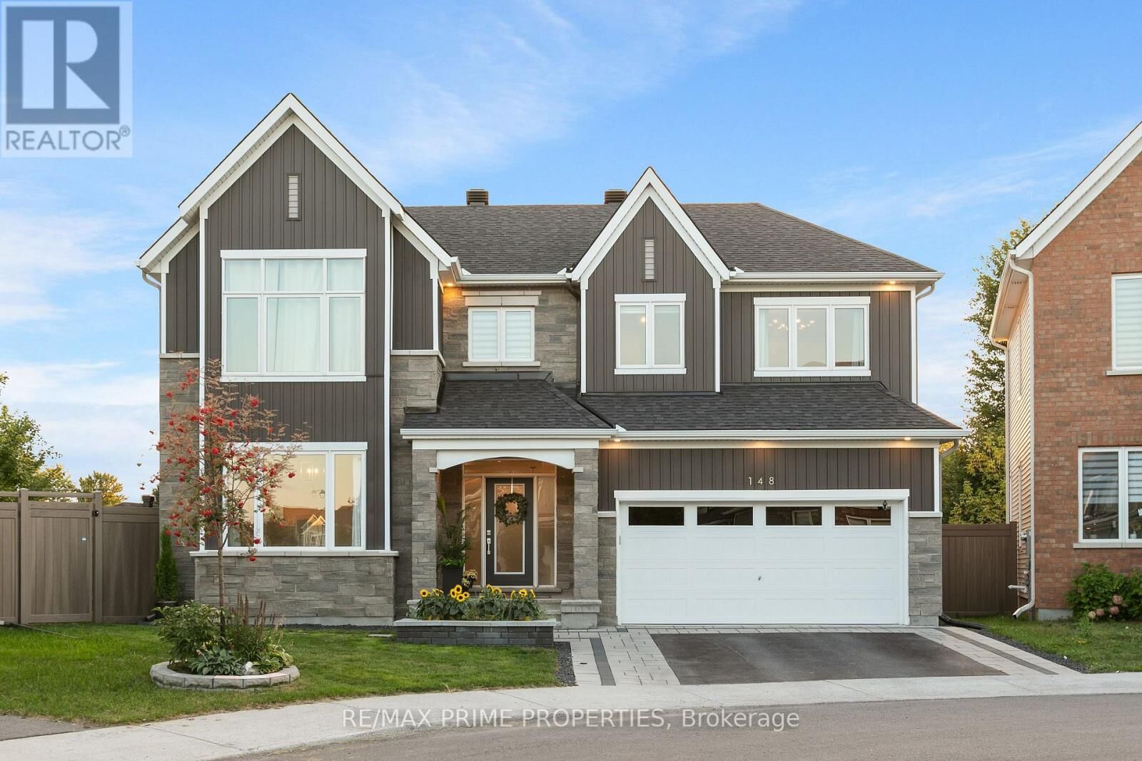 Property Photo:  148 Aubrais Crescent  ON K1W 0N1 