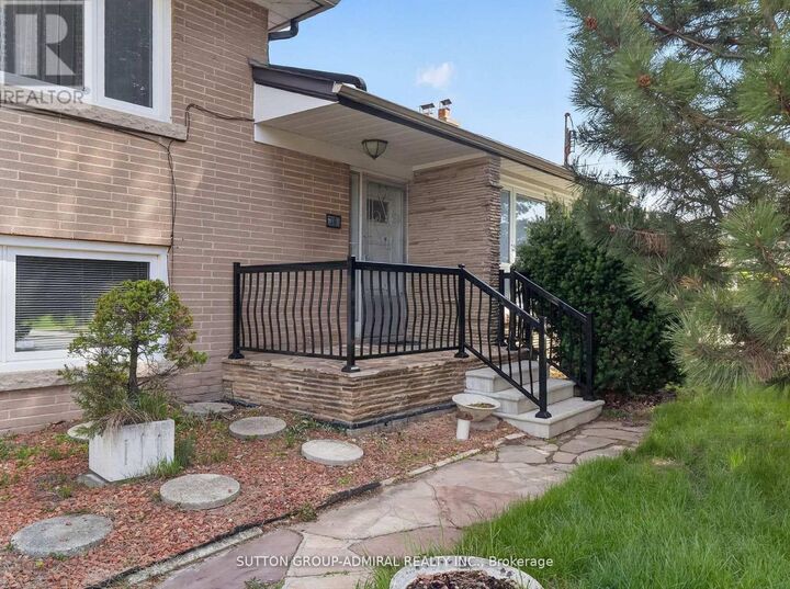 Property Photo: 30 Foxwarren Drive ON M2K 1L3