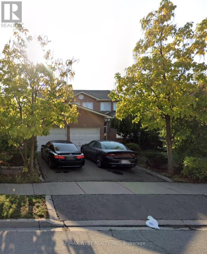 Property Photo: 4 Lafleur Court ON L6Y 3L8