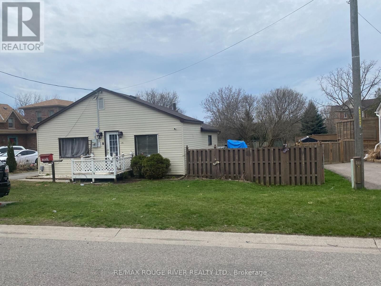 Property Photo:  24 Hunt Street  ON L1C 2W7 