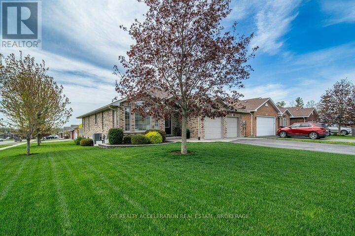 Property Photo:  3 Ashwood Crescent  ON K7R 3L1 