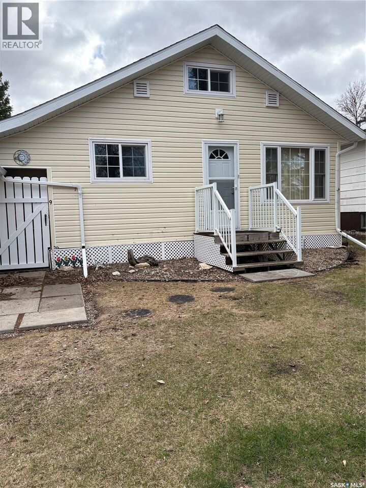 Property Photo:  209 2nd Avenue E  SK S0A 1W0 