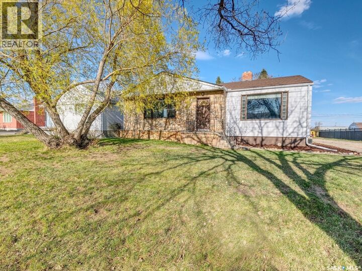 Property Photo:  304 Young Street  SK S0L 2V0 