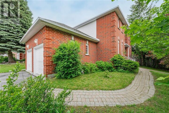 Property Photo:  444 Burnett Avenue  ON N1T 1L3 