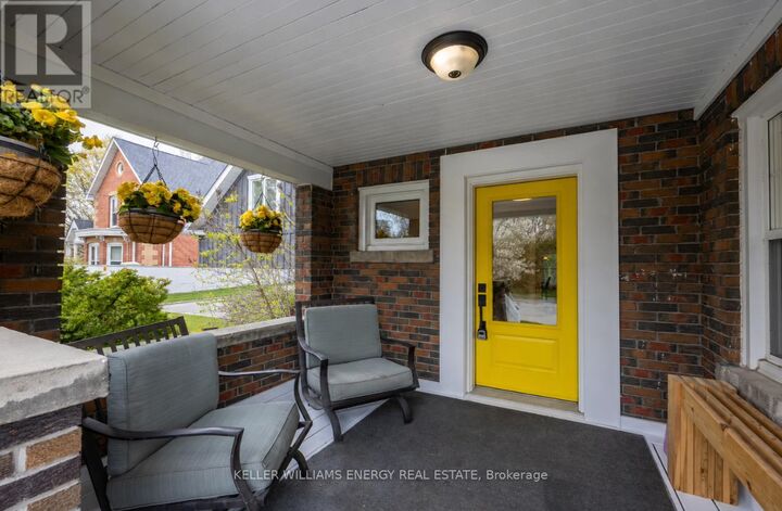 Property Photo:  239 Perry Street  ON L9L 1B8 