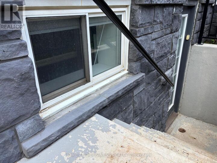 Property Photo:  5651 Turney Drive Bsmt  ON L5M 1A1 