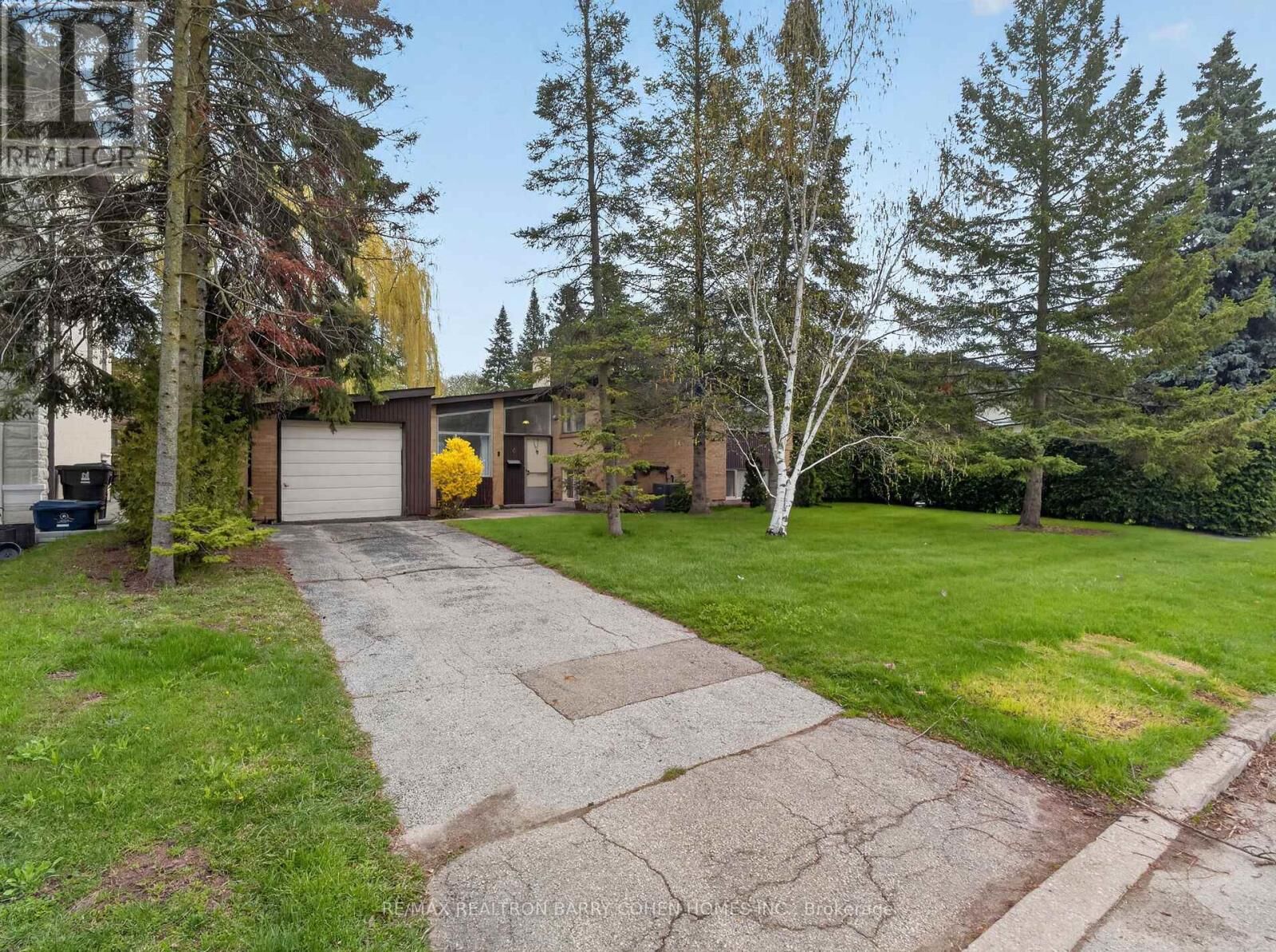 Property Photo:  4 Malabar Place  ON M3B 1A5 