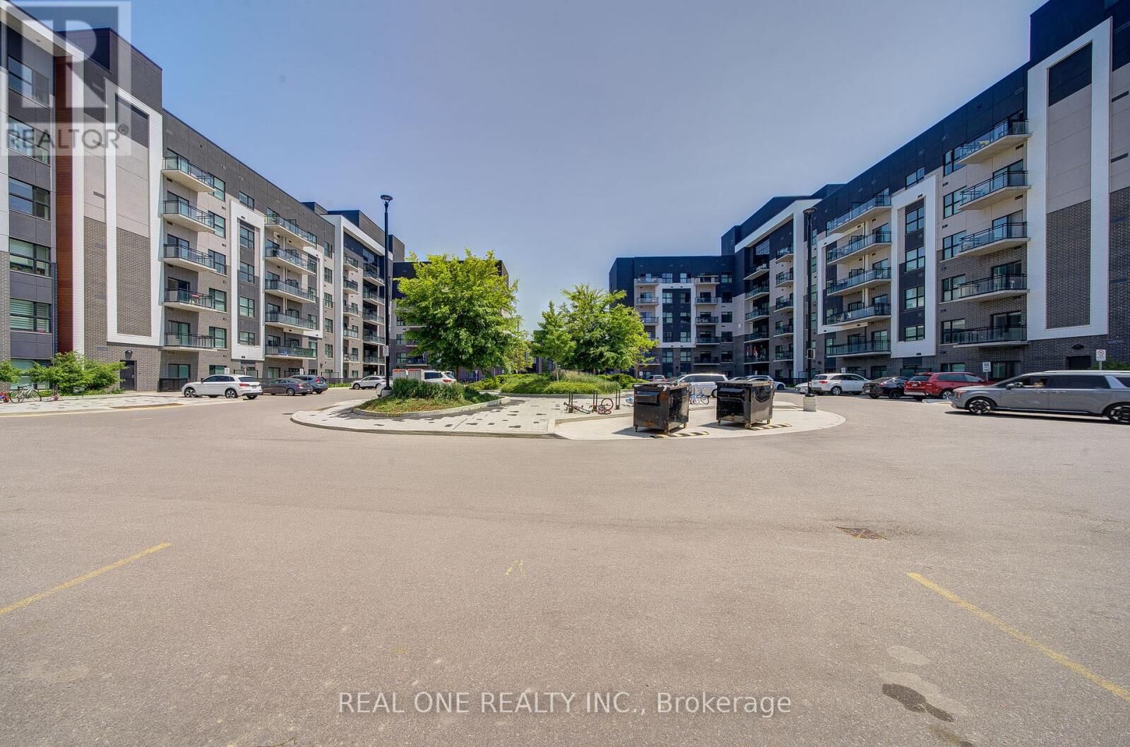 Property Photo:  102 Grovewood Common 138  ON L6H 0X2 