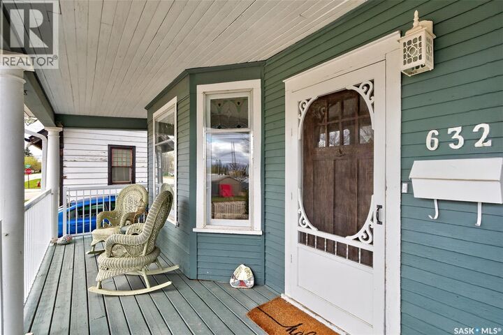 Property Photo:  632 Oxford Street W  SK S6H 2P7 