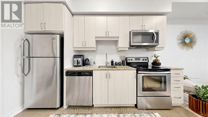 Property Photo:  9201 Yonge Street 802  ON L4C 6Z2 