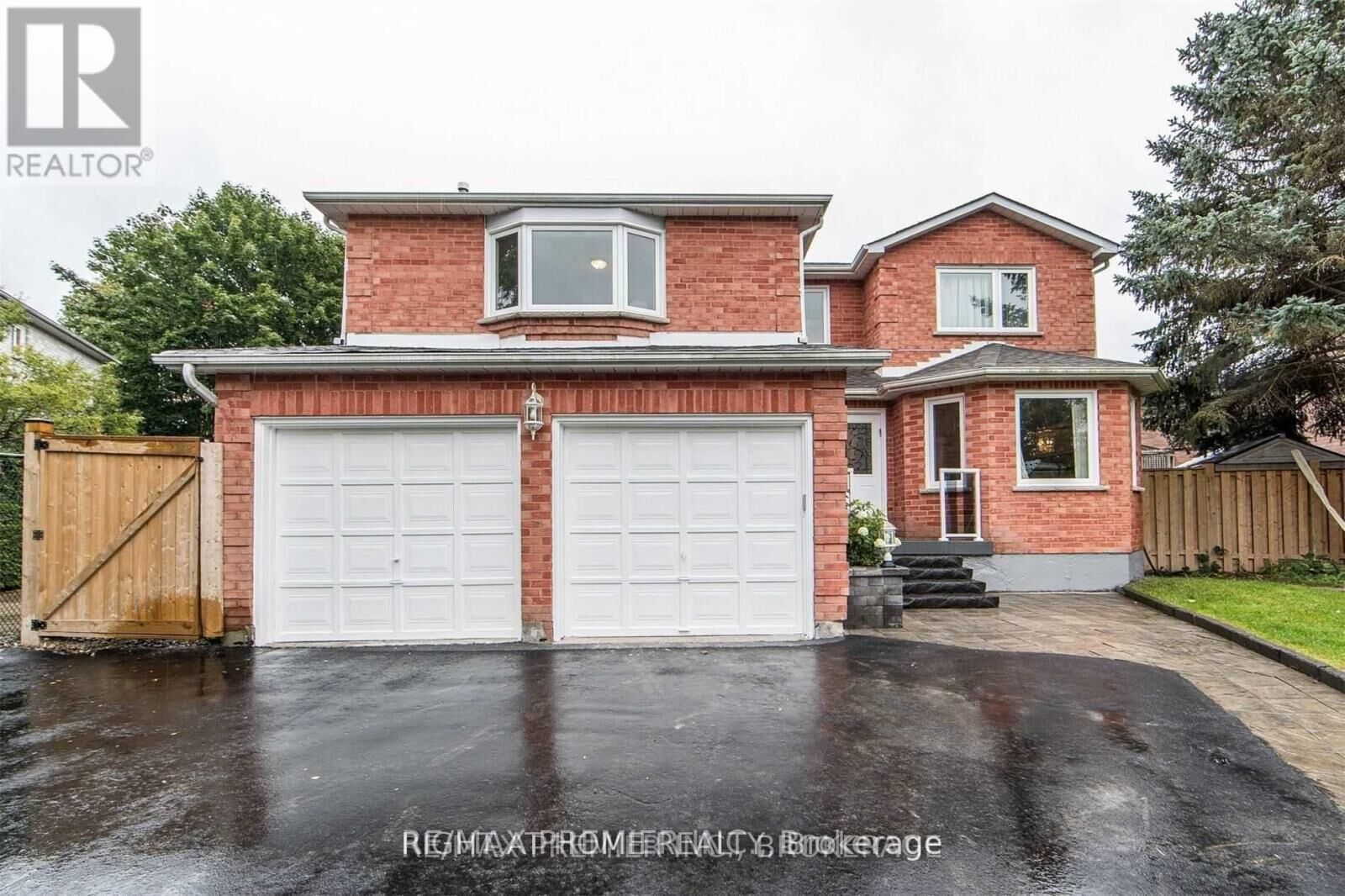 Property Photo:  376 Kelly Crescent Main  ON L3Y 7K2 