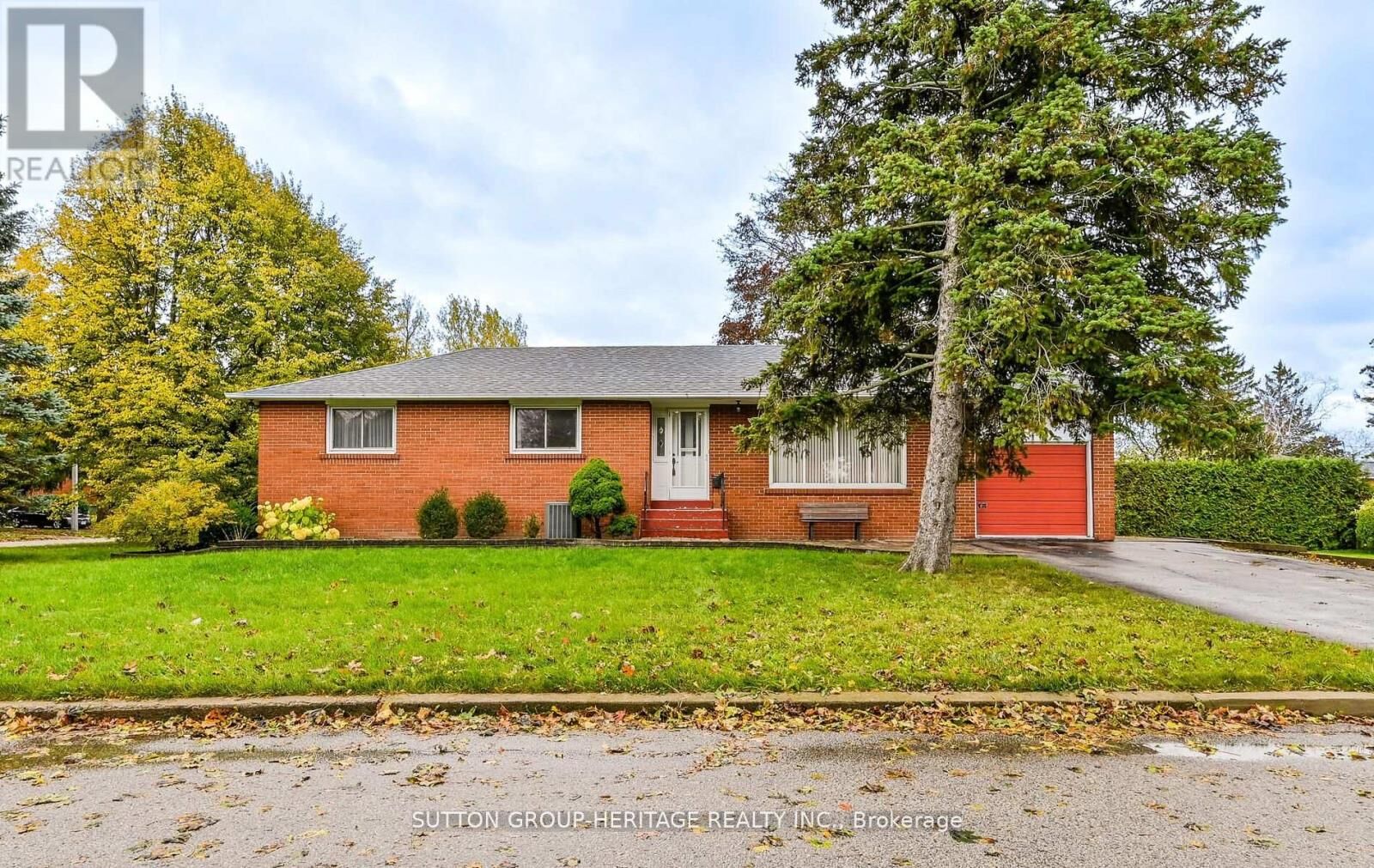 Property Photo:  40 Hills Road  ON L1S 2W4 