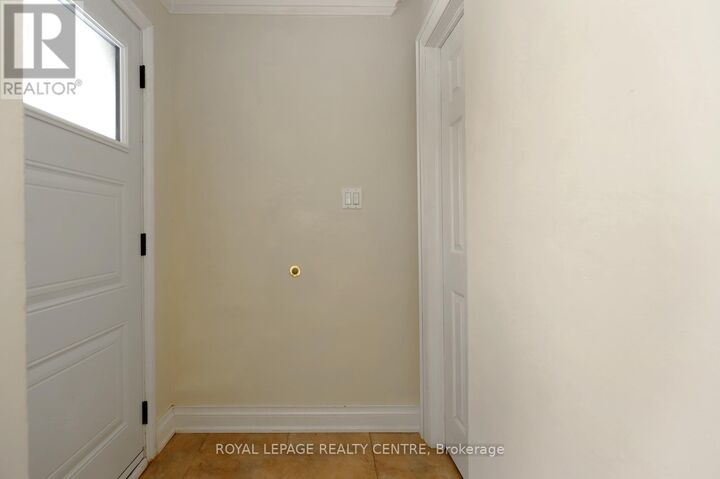 Property Photo: 1021 Cedarglen Gate 16 ON L5C 3A7