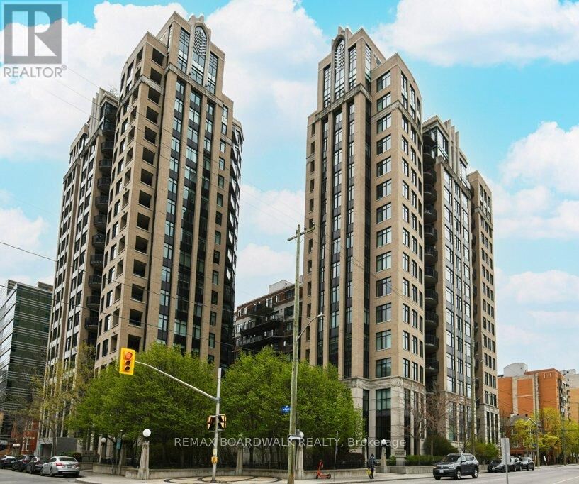 Property Photo: 245 Kent Street 702 ON K2P 0A5