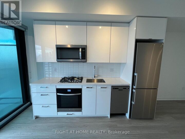 Property Photo:  195 McCaul Street 1615  ON M5T 1W6 