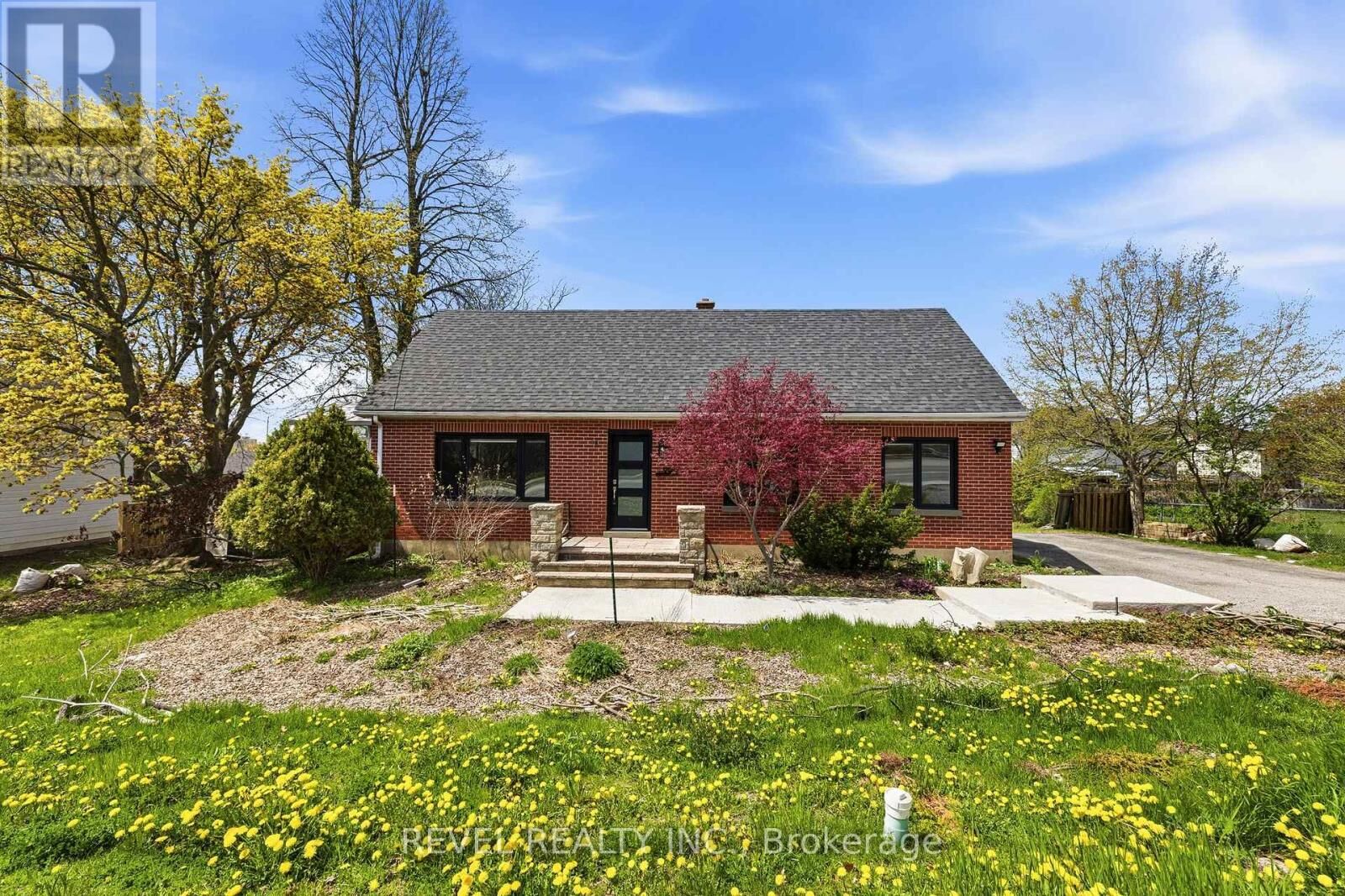 Property Photo:  990 Harmony Road North Main  ON L1H 7K5 