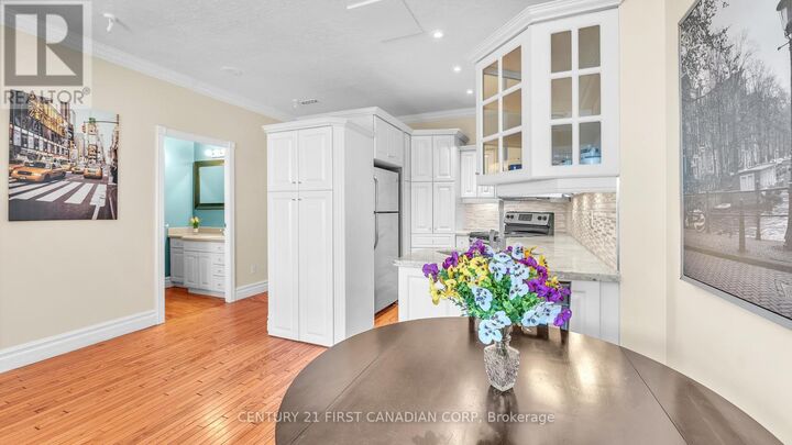 Property Photo:  389 Dundas Street 2404  ON N6B 3L5 