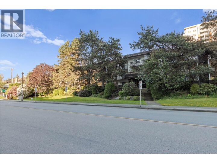 Property Photo:  6560 Buswell Street 105  BC V6Y 2G7 