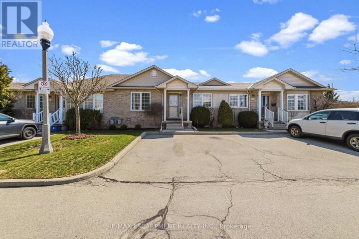 Property Photo:  24 Kenyon Crescent 6  ON L3M 5S4 