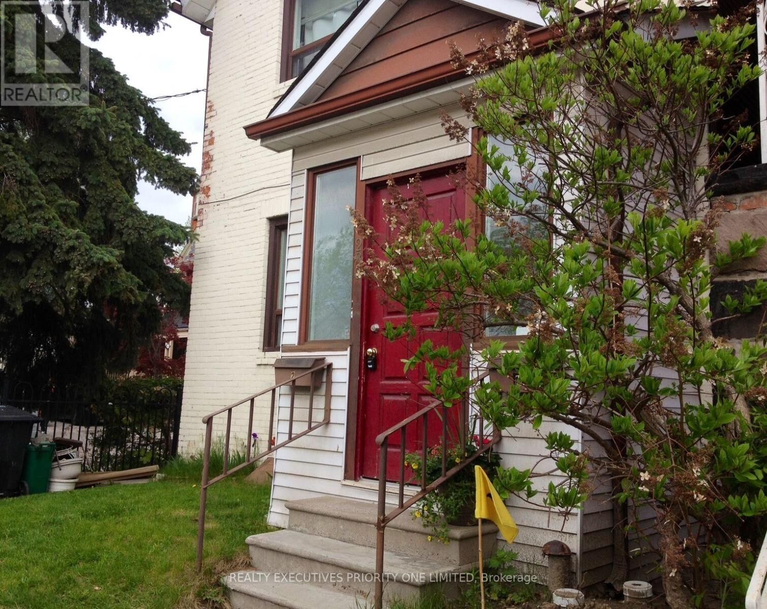 Property Photo: 280 Annette Street 1 ON M6P 1R4