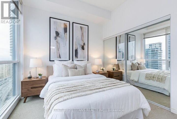 Property Photo:  55 Bremner Boulevard 2807  ON M5J 0A6 