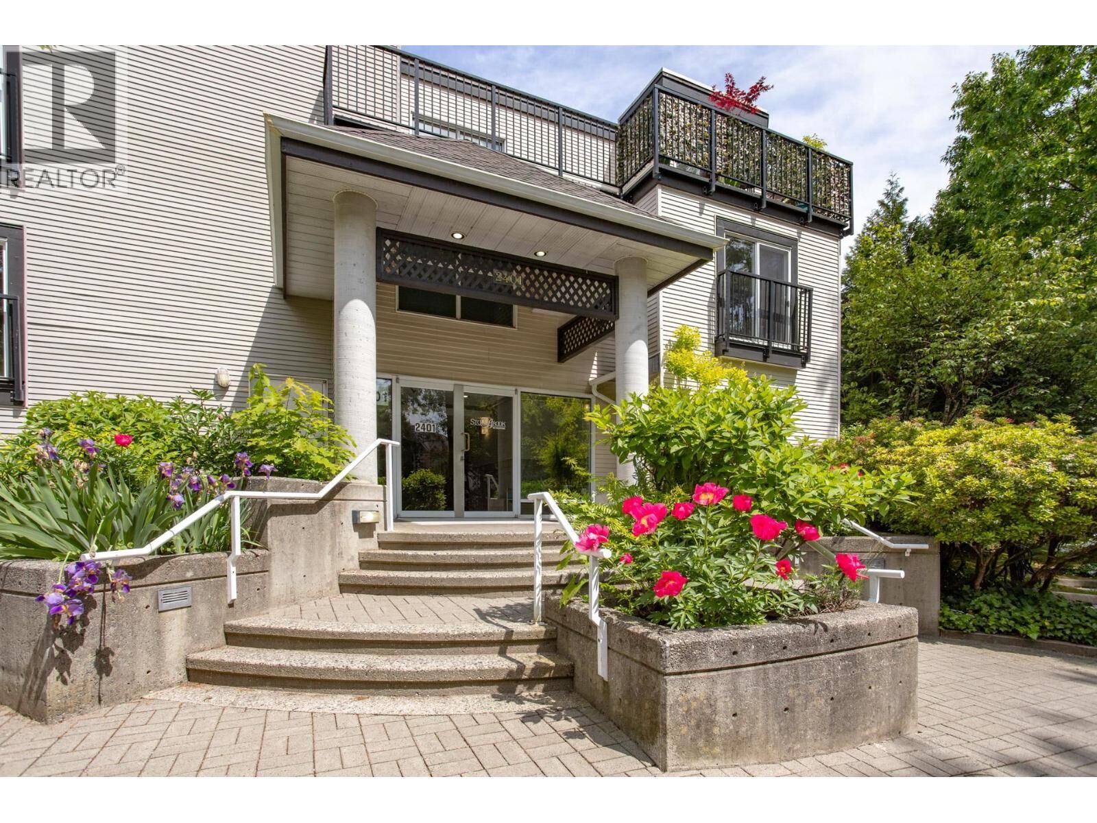 Property Photo:  2401 Hawthorne Avenue 112  BC V3C 6E9 