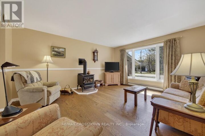 Property Photo:  50 Withall Grove  ON L0L 2T0 