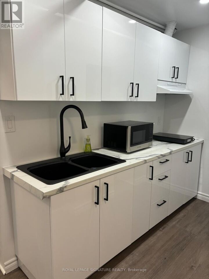 Property Photo:  95 Braemar Avenue Lower 2  ON M5P 2L3 